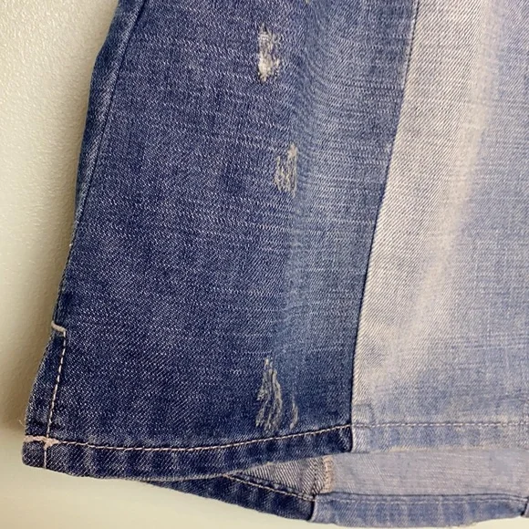 One Teaspoon Medium Wash Two-Tone Distressed Denim Mini Skirt. Size 27 - Picture 5 of 11